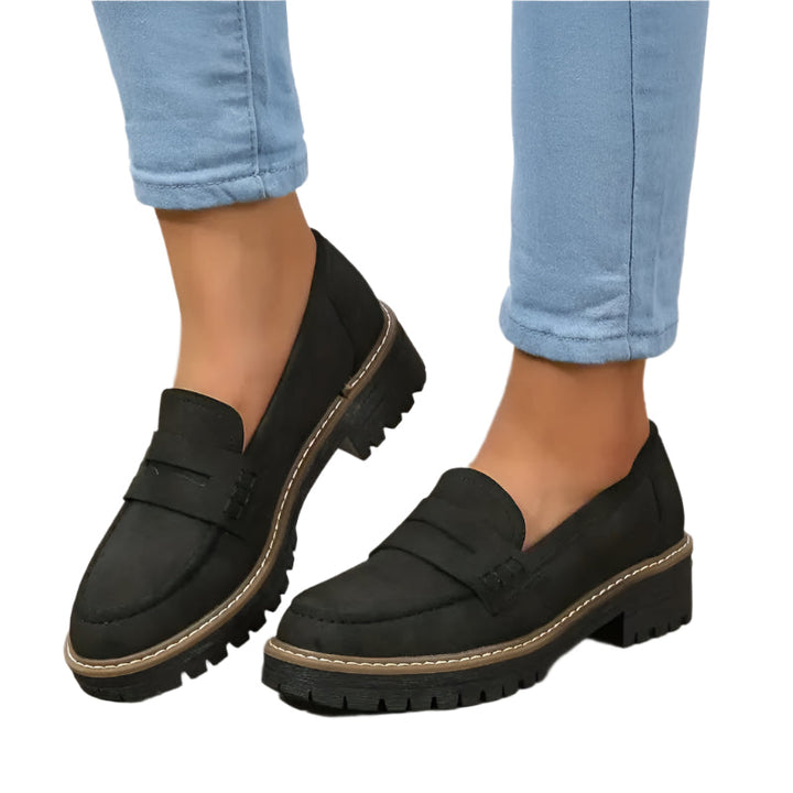 Elegante damesuede loafers, rund tå, tyk 4,5 cm sål, retrodesign passer til casual chic stil.
