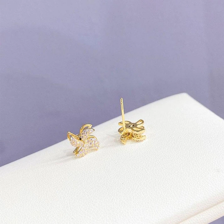 Dame elegante roterbare vindmølle øreringe, 18K guld, glitrende i lyset for at fremhæve kvinders stil og glæde.