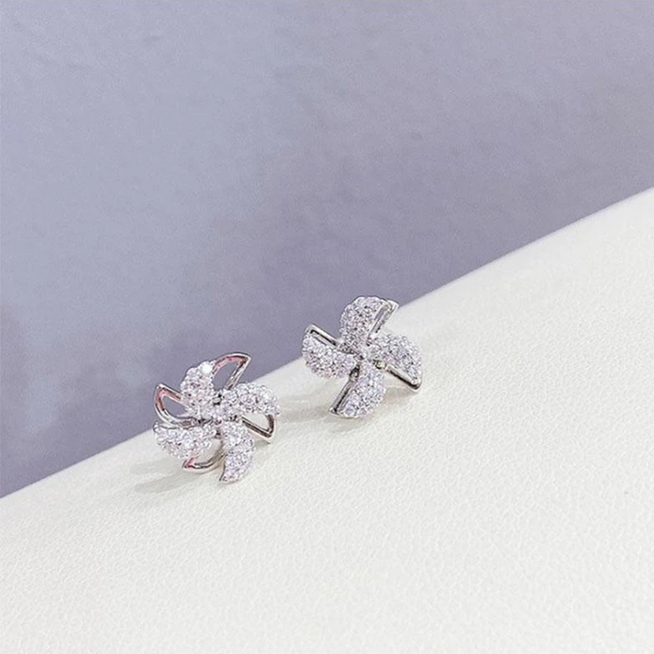 Dame elegante roterbare vindmølle øreringe, 18K guld, glitrende i lyset for at fremhæve kvinders stil og glæde.