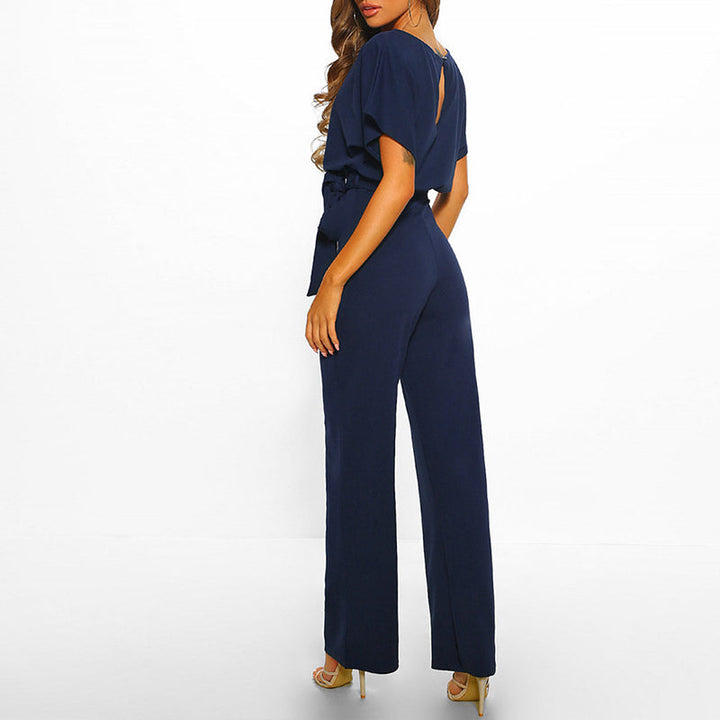 Elegant dame jumpsuit i beige med blonde detaljer, vide ben, perfekt til fester og hverdag.
