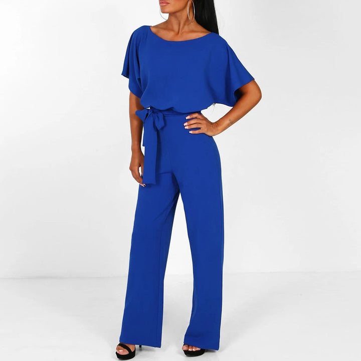 Elegant dame jumpsuit i beige med blonde detaljer, vide ben, perfekt til fester og hverdag.