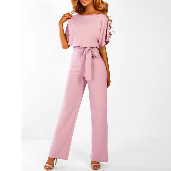 Elegant dame jumpsuit i beige med blonde detaljer, vide ben, perfekt til fester og hverdag.