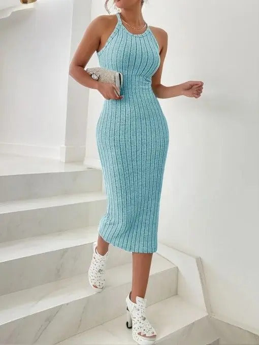 Elegant dame halterneck bodycon midikjole, strækbar og formende, fremhæver let silhuetten.