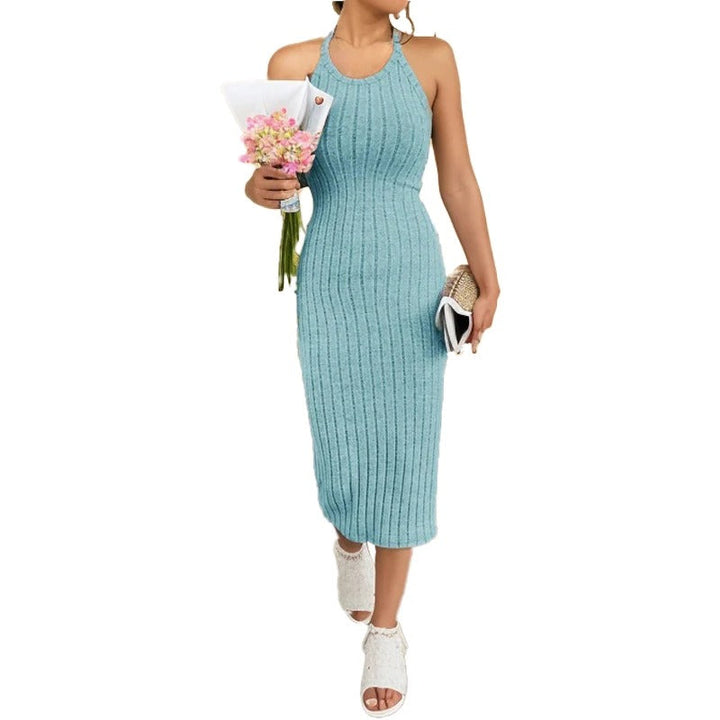 Elegant dame halterneck bodycon midikjole, strækbar og formende, fremhæver let silhuetten.