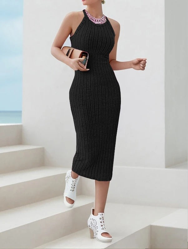 Elegant dame halterneck bodycon midikjole, strækbar og formende, fremhæver let silhuetten.