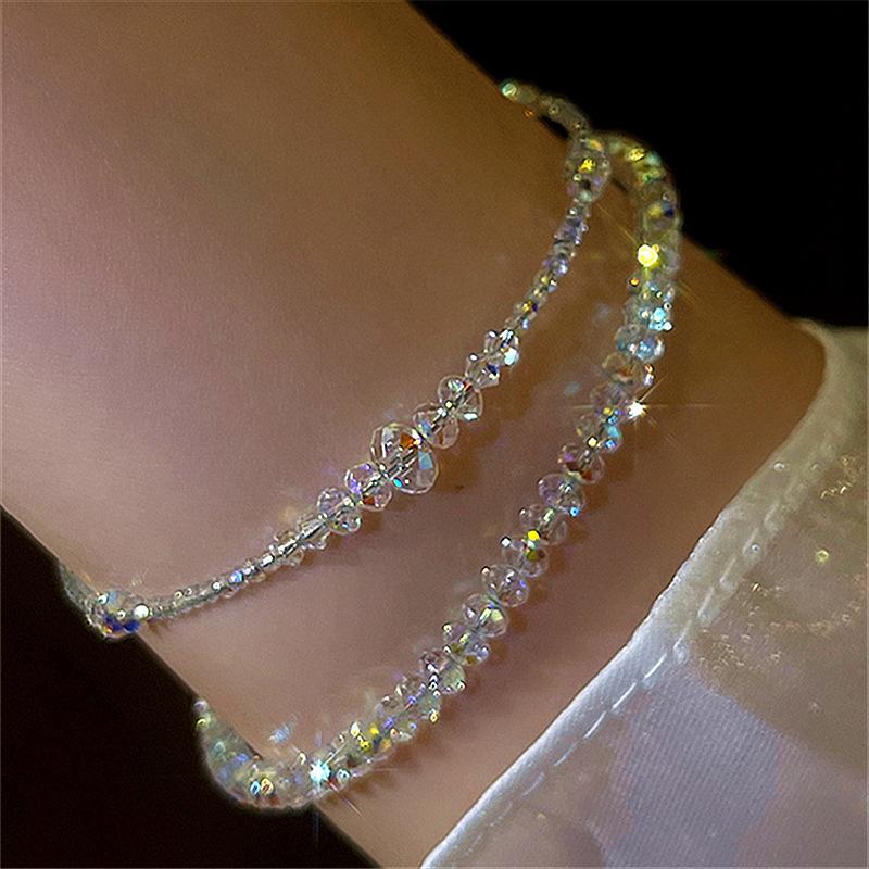 Elegant damearmbånd med krystalperler og krystalludsmykning, funklende og justerbart tilbehør til fester og hverdag.