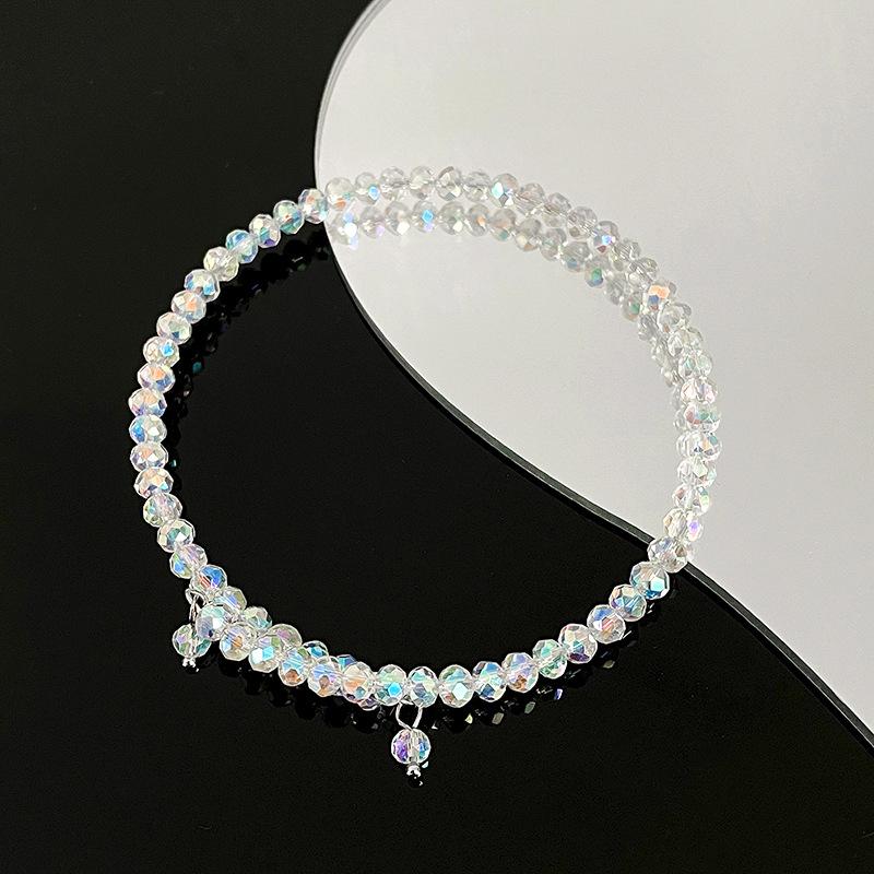 Elegant damearmbånd med krystalperler og krystalludsmykning, funklende og justerbart tilbehør til fester og hverdag.