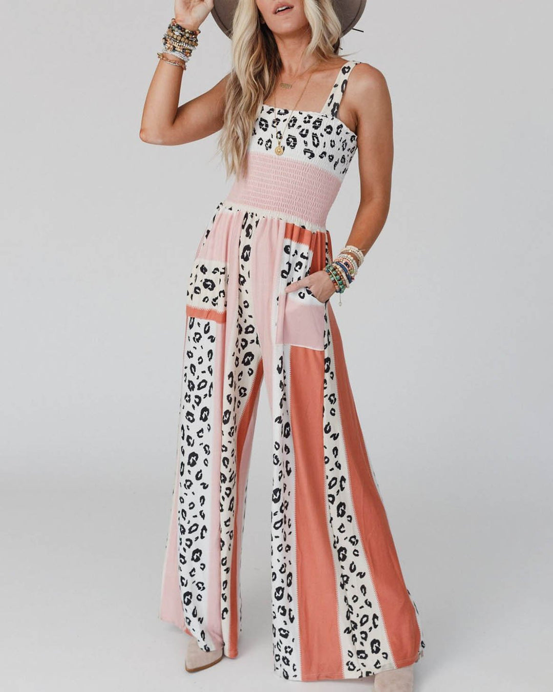 Elegant dame jumpsuit, vide ben, spaghetti stropper, orange, velegnet til hverdag og fest.