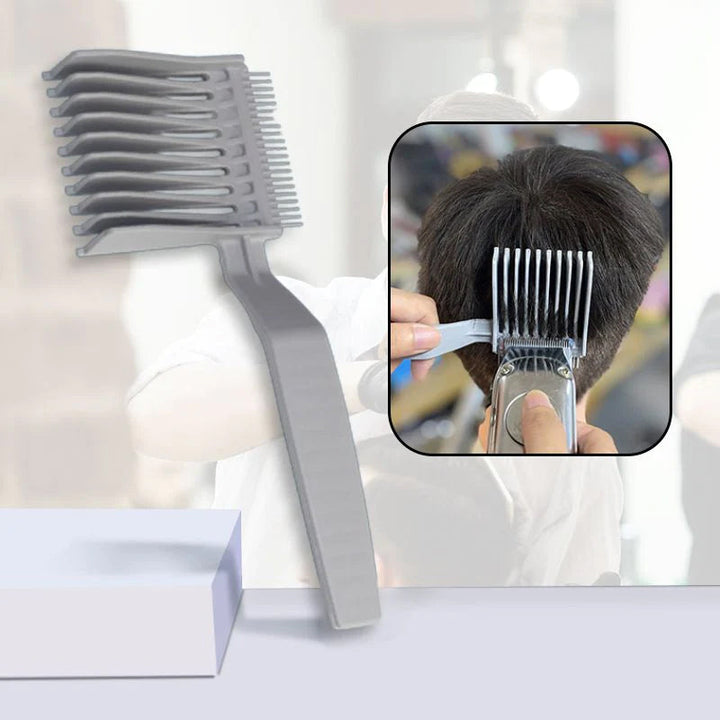 Ergonomisk herre gradientkam, sorte og grå nuancer, til hårklipning, brugt i en salon.