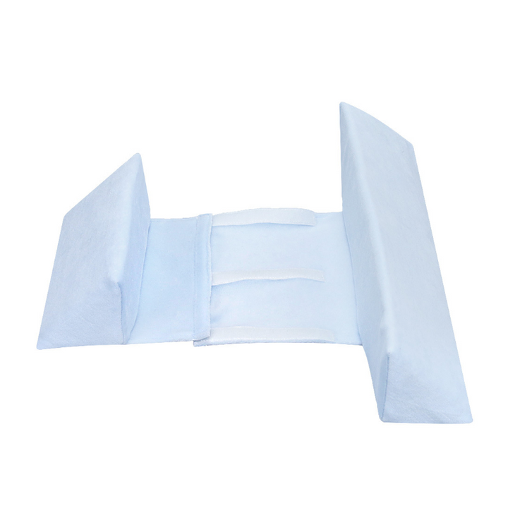 Ergonomisk babypude til liggende position, støtter hoved og krop, åndbart materiale, neutrale farver, forhindrer fladt hoved.