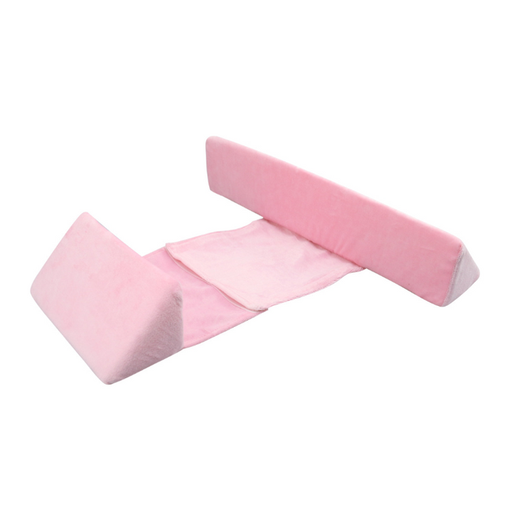 Ergonomisk babypude til liggende position, støtter hoved og krop, åndbart materiale, neutrale farver, forhindrer fladt hoved.