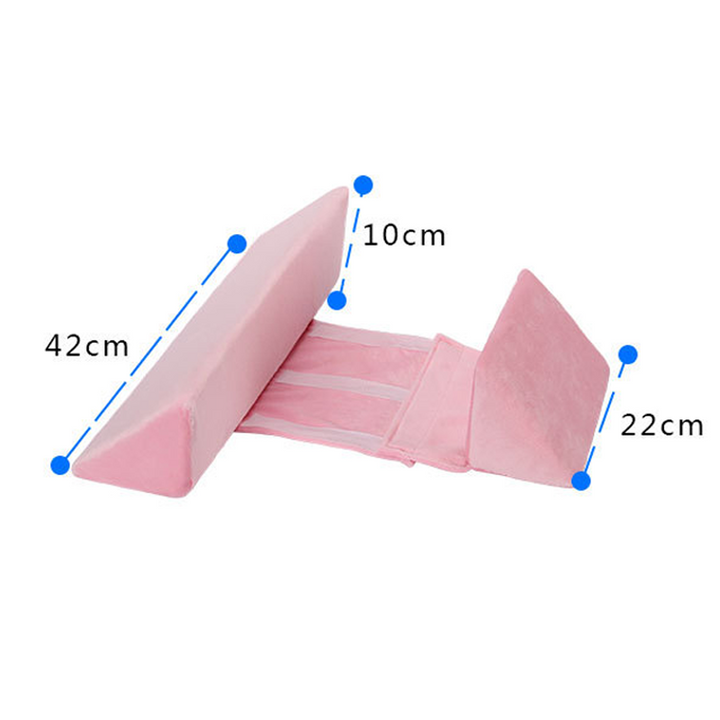 Ergonomisk babypude til liggende position, støtter hoved og krop, åndbart materiale, neutrale farver, forhindrer fladt hoved.