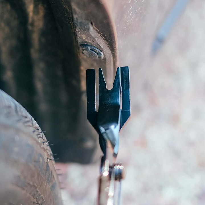 "Ergonomiset mustat niittipihdit terässeoksesta, ihanteelliset autojen ja huonekalujen korjaukseen, liukumaton ote."