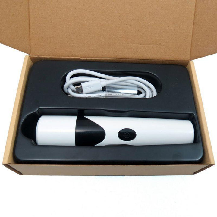Meget støjsvag USB-opladelig negleklipper til kæledyr, kompakt design, aftagelig slibeskive og beskyttelsesdæksel.