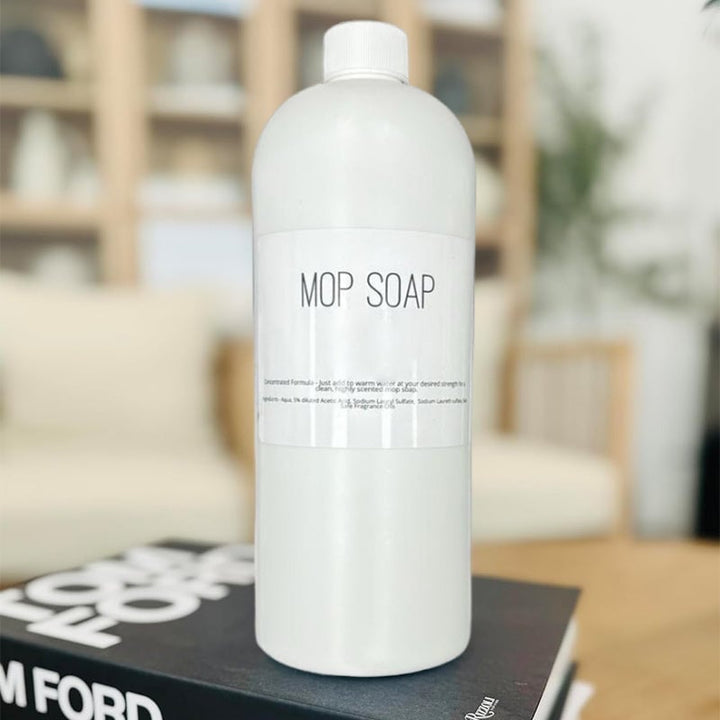 Meget duftende moppesæbe, blomster- og citrusduft, hvid flaske, effektiv og miljøvenlig rengøring