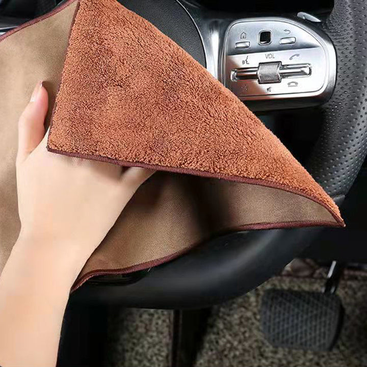 Grå mikrofiber bilklud, meget absorberende og holdbar i konstruktionen til bilpleje og polering.
