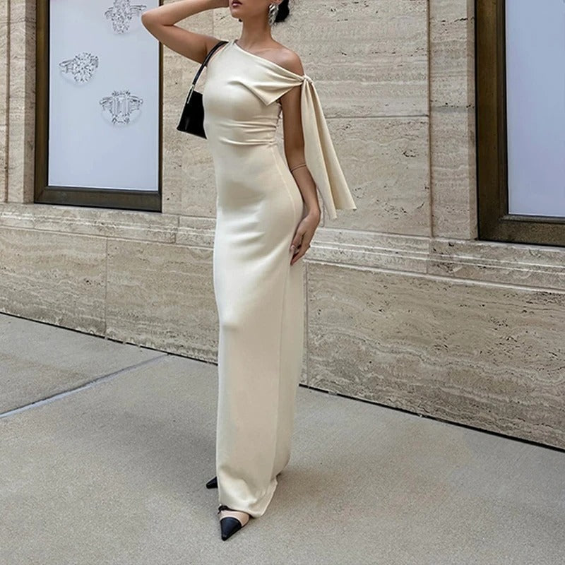 Dame ærmeløs slim fit a-line kjole, rund halsudskæring, elegant og minimalistisk design.