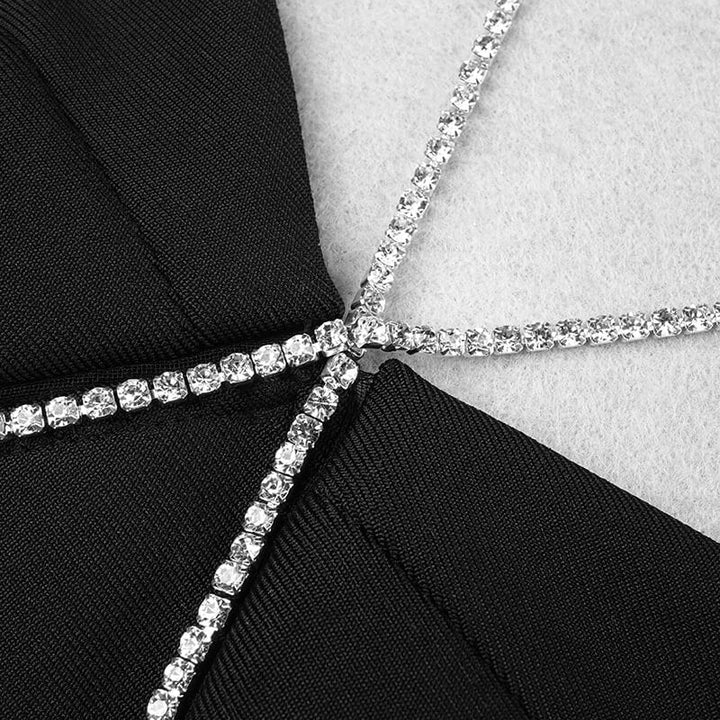 Dame Bodycon Mini Kjole med Rhinestone Stropper, tætsiddende pasform, fremhæver feminine kurver, glamourøs og selvsikker stil.