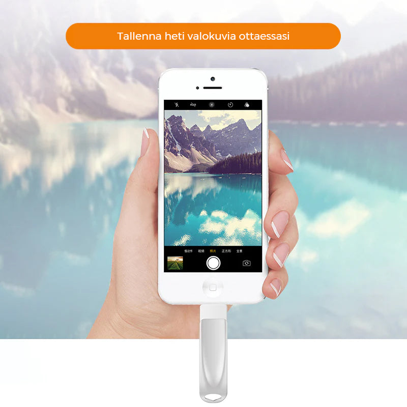 "Hopeanvärinen 3-in-1 USB-muistitikku metallirungolla, liitännät iOS, Android, PC; tyylikäs ja monipuolinen käyttää."
