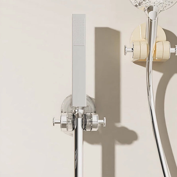 Sølvfarvet bruseholder med sugekopper, inkluderer kroge, passer til brusehoveder, nem installation uden boring.