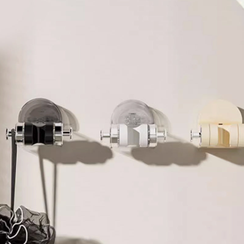 Sølvfarvet bruseholder med sugekopper, inkluderer kroge, passer til brusehoveder, nem installation uden boring.