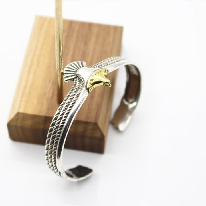 Mænds sølv armbånd med ørne-tema, justerbar størrelse, sølv og guld farver, lavet af kobber.