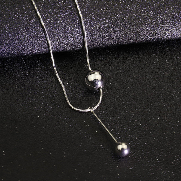 Dame halskæde med sølv kugle vedhæng, skinnende 1 cm vedhæng, elegant og alsidig, 39 cm kædelængde.