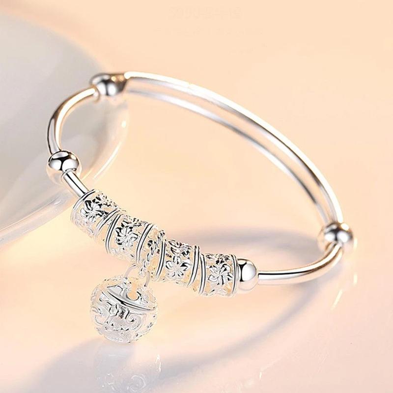 Dame sølv justerbar blomsterperle armbånd med blomstermønstre, perledetalje, elegant tilbehør til kvinder, stilfuldt og alsidigt