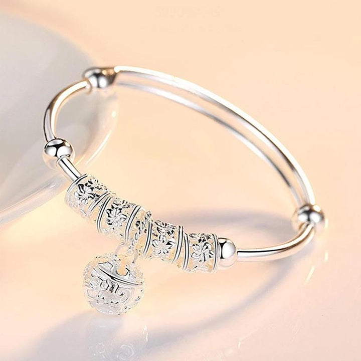 Dame sølv justerbar blomsterperle armbånd med blomstermønstre, perledetalje, elegant tilbehør til kvinder, stilfuldt og alsidigt