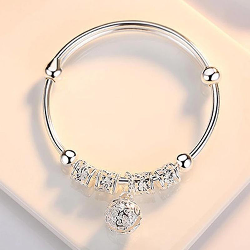 Dame sølv justerbar blomsterperle armbånd med blomstermønstre, perledetalje, elegant tilbehør til kvinder, stilfuldt og alsidigt