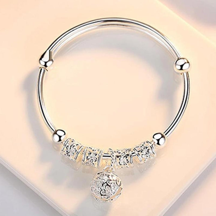 Dame sølv justerbar blomsterperle armbånd med blomstermønstre, perledetalje, elegant tilbehør til kvinder, stilfuldt og alsidigt