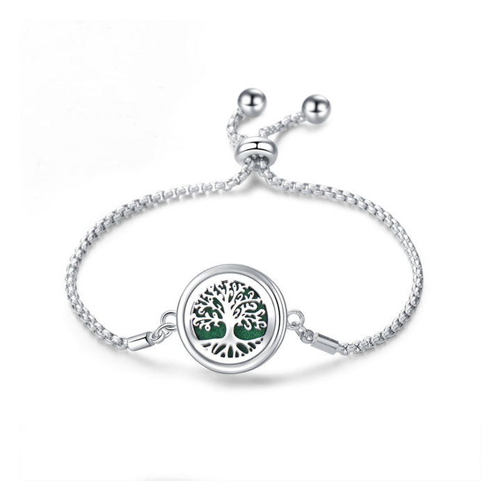 Elegant sølvfarvet armbånd i titaniumstål med et stilfuldt design og duftabsorberende filtpuder.