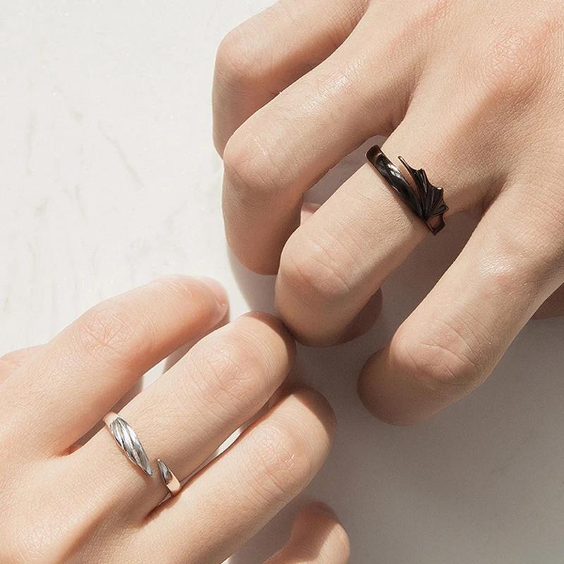 Sølv par-ringe, hvid og sort, symboliserer lysets og mørkets modsætning.