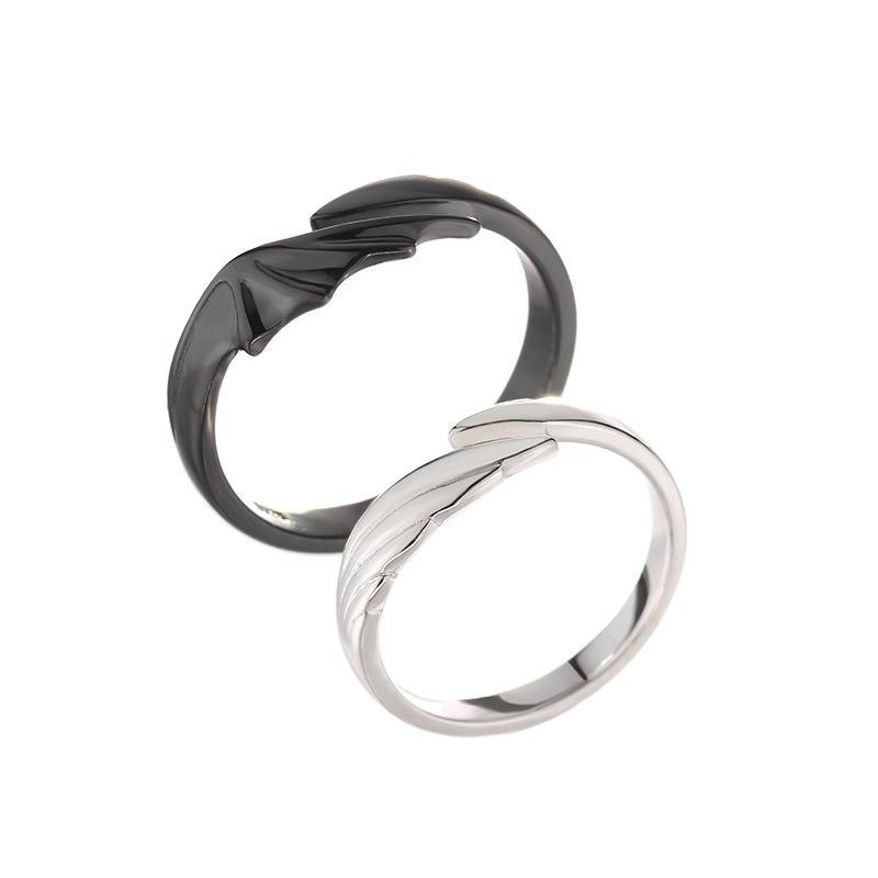 Sølv par-ringe, hvid og sort, symboliserer lysets og mørkets modsætning.