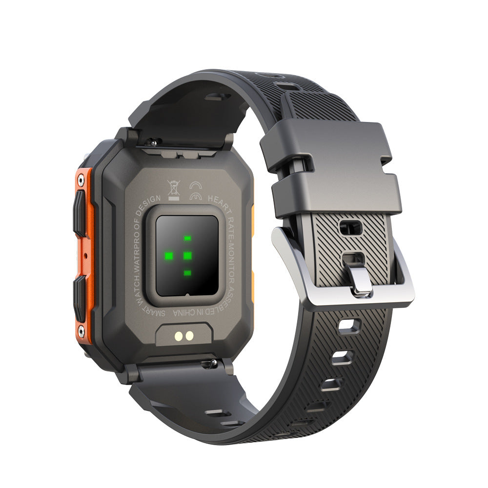 "IP68 vedenkestävä miesten ulkoilu-smartwatch, suuri näyttö, musta runko, design kestävä ääriolosuhteisiin"