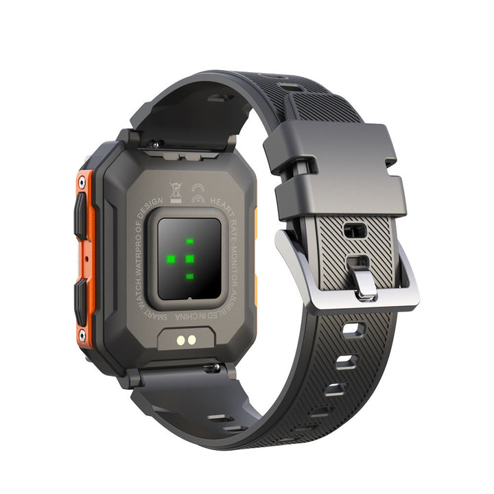 "IP68 vedenkestävä miesten ulkoilu-smartwatch, suuri näyttö, musta runko, design kestävä ääriolosuhteisiin"