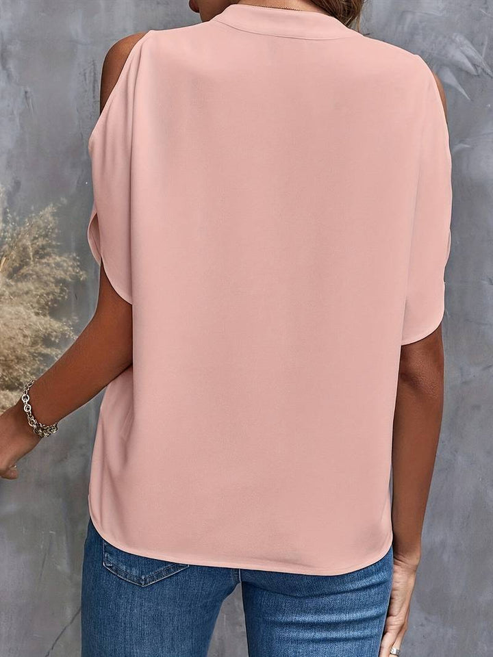 Luftig damebluse med åben skulder til sommerbrug, i en trendende stil.