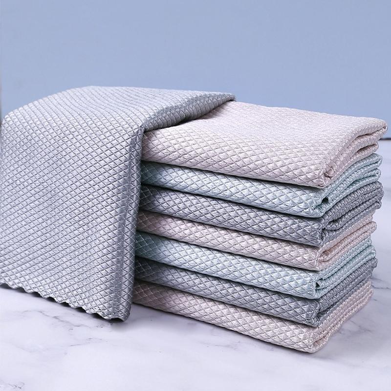 Absorberende mikrofiberklud til hjemmerengøring, 30x40 cm, efterlader pletfrie overflader, tilfældig farve.