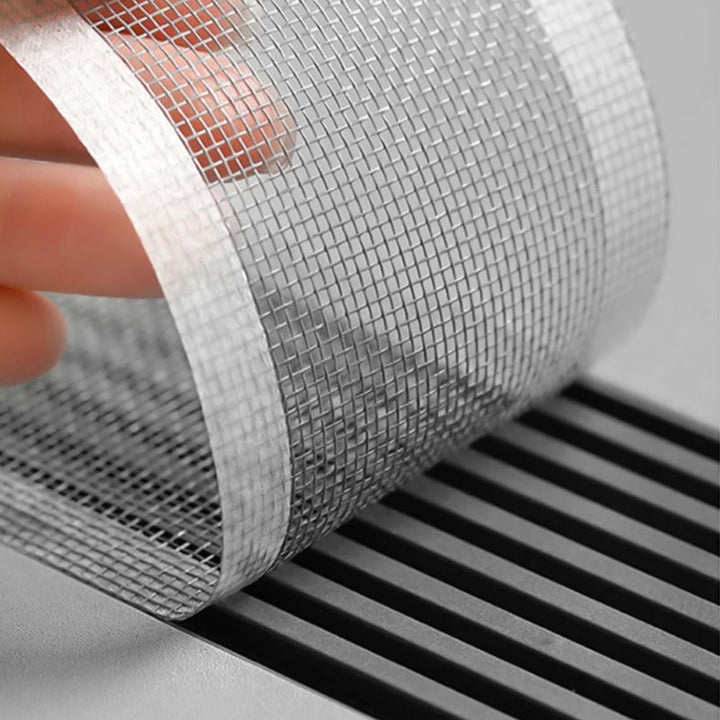 Itsekiinnittyvä vedenpitävä lattiakaivon suoja, läpinäkyvä PVC, verkkonauha, 3 mm aukot, moniottelukelpoinen.