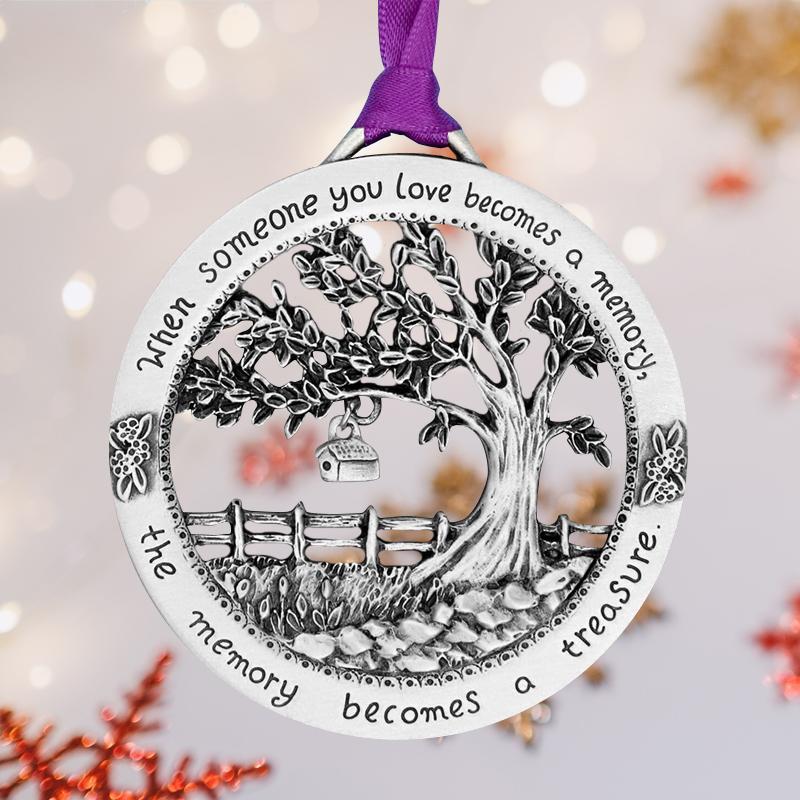 'Livets Træ' Hukommelsespynt til jul i metal og resin, 8 cm i diameter, dekoreret med et medfølelsescitat.