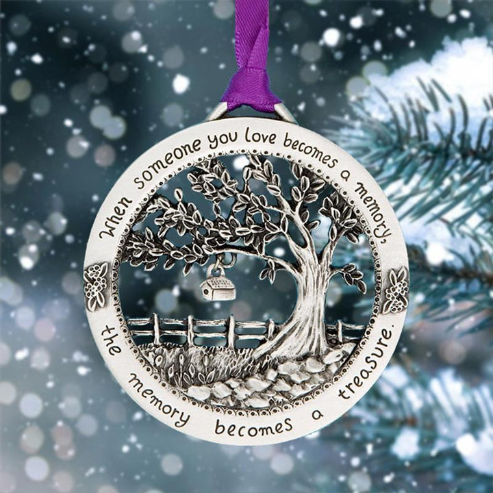 'Livets Træ' Hukommelsespynt til jul i metal og resin, 8 cm i diameter, dekoreret med et medfølelsescitat.