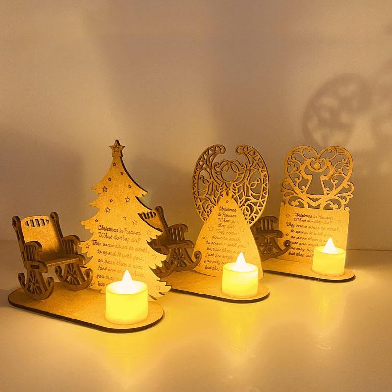 Juletræsfod af træ med en engel, et juletræ og et hjerte, der bringer minder frem til jul.