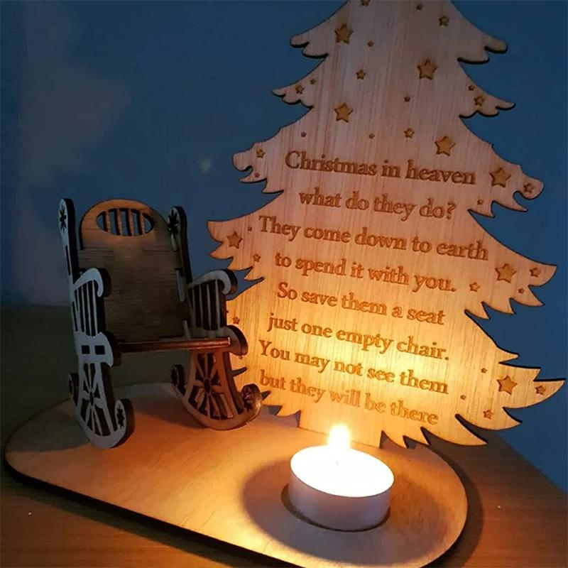 Juletræsfod af træ med en engel, et juletræ og et hjerte, der bringer minder frem til jul.