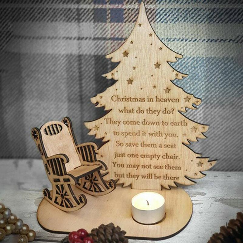 Juletræsfod af træ med en engel, et juletræ og et hjerte, der bringer minder frem til jul.