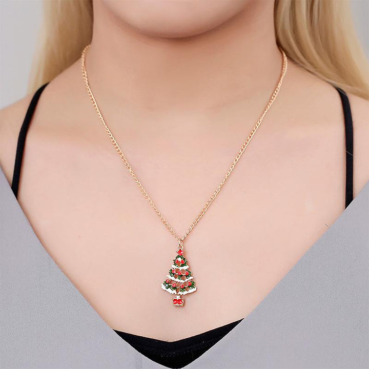 Weihnachtliche Ohrringe und Halsketten, vier Designs: Schneemann, Weihnachtsmann, Weihnachtsbaum, Schneeflocke, Metalllegierung.