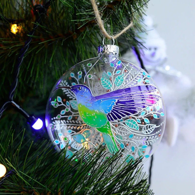 Juletræspynt, seks akryl fuglefigurer i forskellige farver med ophængssnor, 11 cm, til at skabe julestemning.