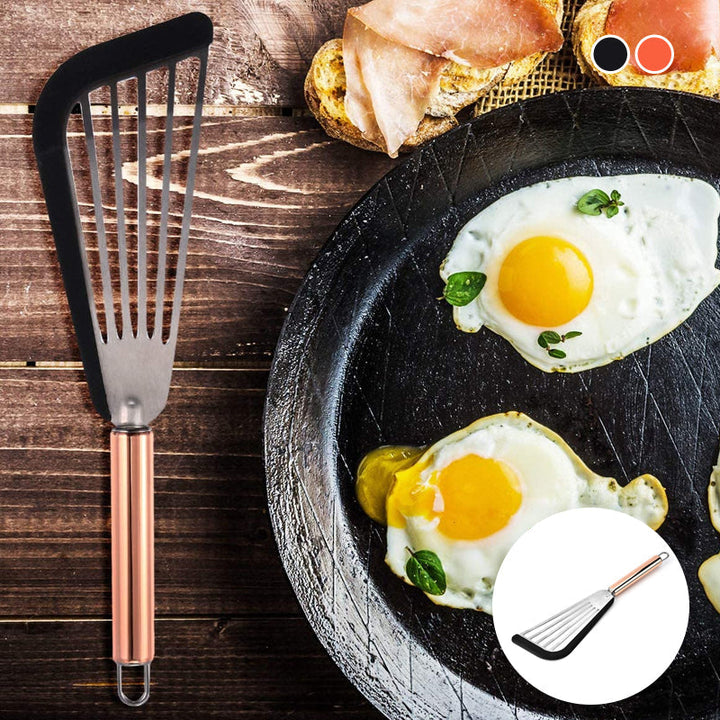 Fleksibel non-stick stegespatel i rustfrit stål til køkkenbrug, med sort håndtag og ergonomisk design, velegnet til pandekager.