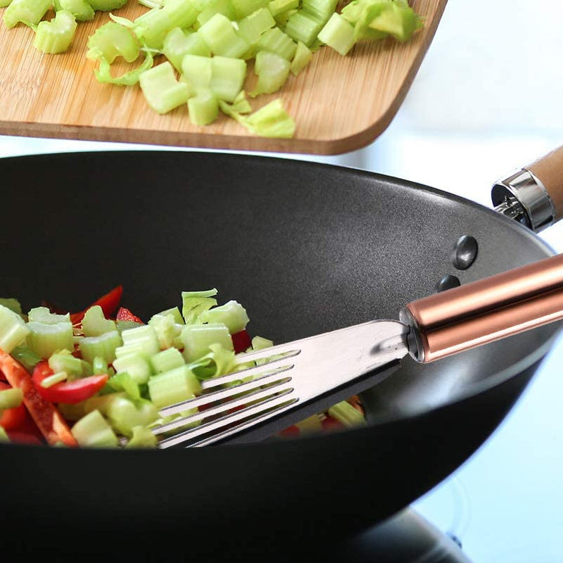 Fleksibel non-stick stegespatel i rustfrit stål til køkkenbrug, med sort håndtag og ergonomisk design, velegnet til pandekager.