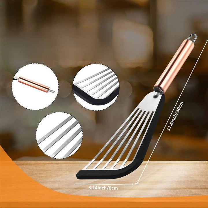 Fleksibel non-stick stegespatel i rustfrit stål til køkkenbrug, med sort håndtag og ergonomisk design, velegnet til pandekager.