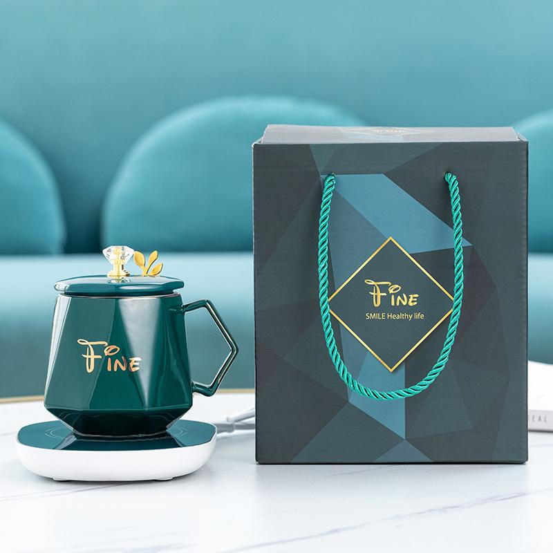 Festlig keramisk kaffekop, klassisk design, flere farver. Elegant keramisk sæt, perfekt til festlige kaffestunder.